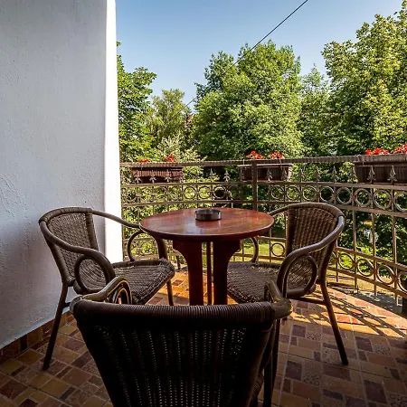 Hacijenda Πανσιόν *