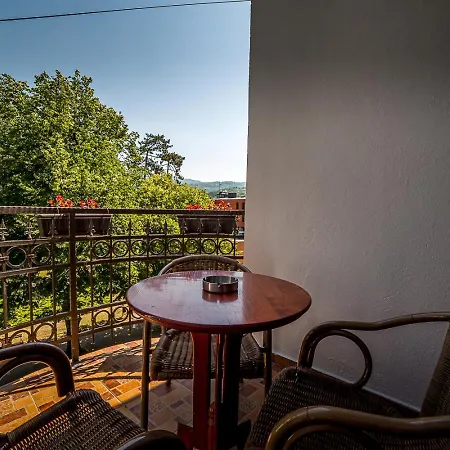 Hacijenda Πανσιόν *