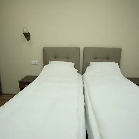 Hacijenda Πανσιόν *