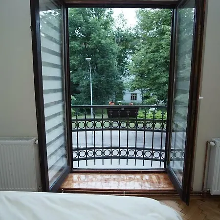 Hacijenda Πανσιόν *